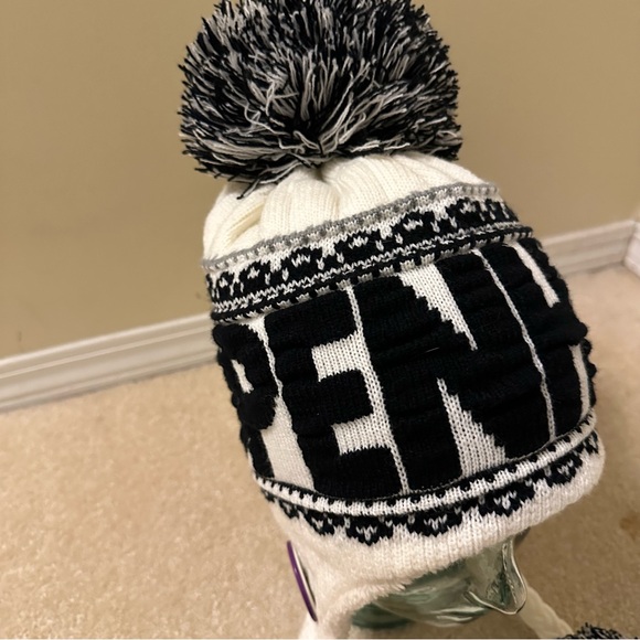 ⭐️ Robin Ruth Touque - Picture 5 of 8